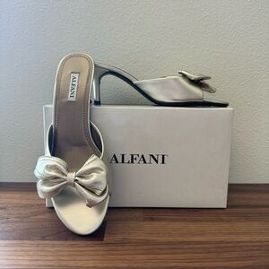 Alfani Gold Leather Metallic Bow Heels - Size 8